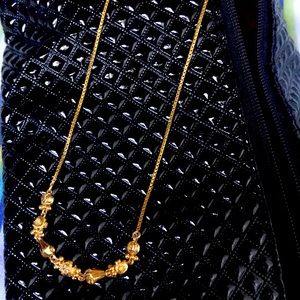 Like New Gold Necklace